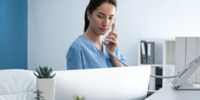 ¿Hay riesgos en la receta médica por teléfono?